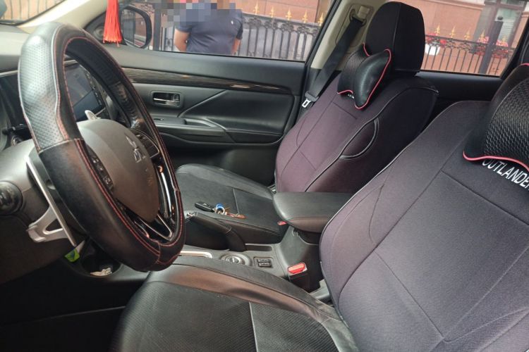 Used Mitsubishi Outlander 2016 2.4L 4x4 Elite Edition 5 Seats Left Front Seat