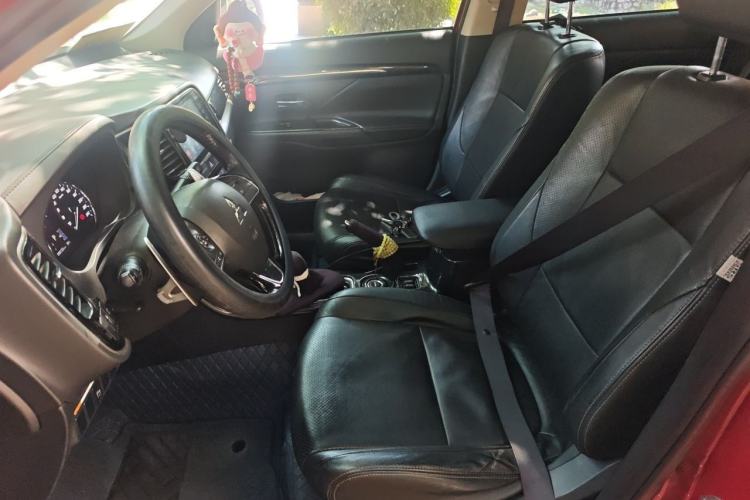 Used Mitsubishi Outlander 2016 2.4L 4x4 Elite Edition 5 Seats Left Front Seat