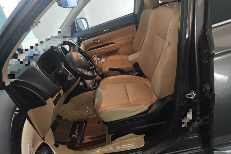 Used Mitsubishi Outlander 2016 2.4L 4x4 Elite Edition 5 Seats Left Front Seat