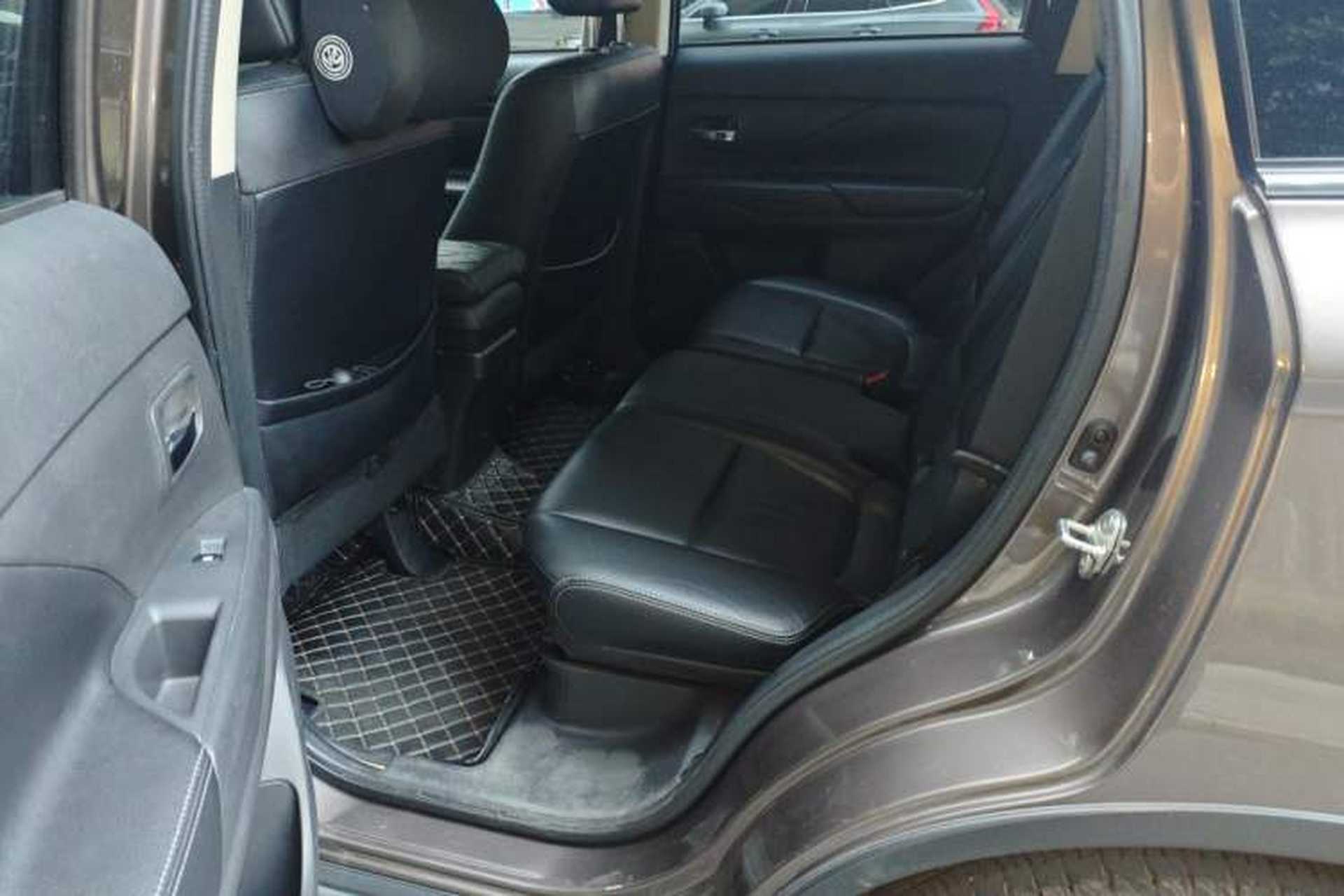 Used Mitsubishi Outlander 2016 2.4L 4x4 Flagship GT Edition 7 Seats Left Rear Seat
