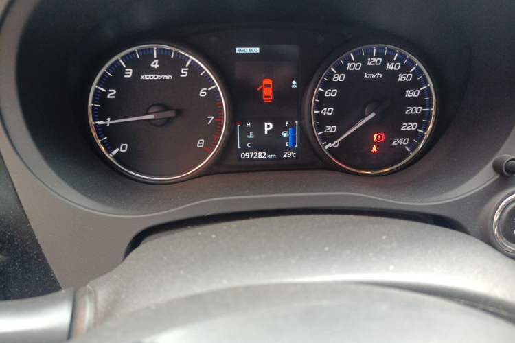 Used Mitsubishi Outlander 2016 2.4L 4x4 Elite Edition 5 Seats Odometer Close Up