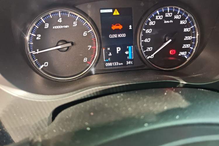 Used Mitsubishi Outlander 2016 2.4L 4x4 Elite Edition 5 Seats Odometer Close Up