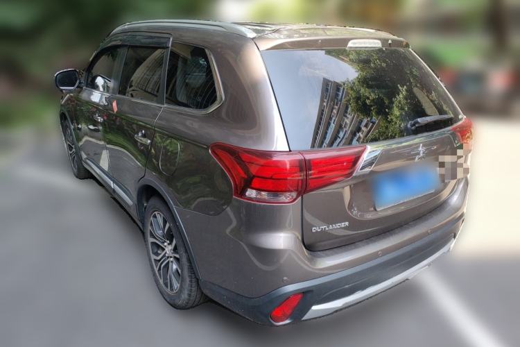 Used Mitsubishi Outlander 2016 2.4L 4x4 Elite Edition 5 Seats Rear Left 45 Deg