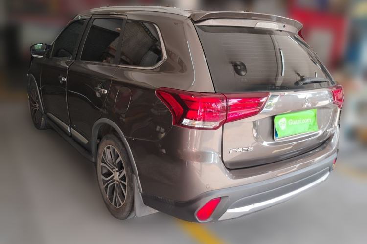 Used Mitsubishi Outlander 2016 2.4L 4x4 Elite Edition 5 Seats Rear Left 45 Deg