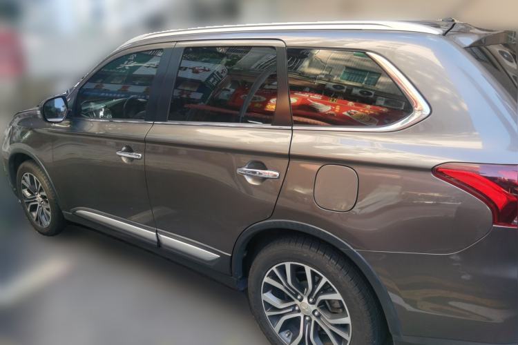 Used Mitsubishi Outlander 2016 2.4L 4x4 Elite Edition 5 Seats Rear Left 45 Deg