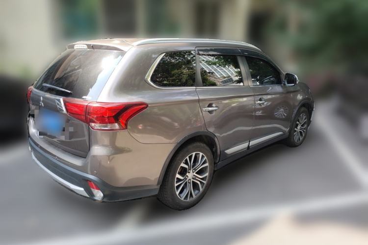 Used Mitsubishi Outlander 2016 2.4L 4x4 Elite Edition 5 Seats Rear Right 45 Deg