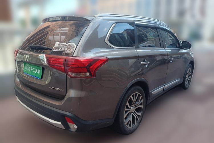 Used Mitsubishi Outlander 2016 2.4L 4x4 Elite Edition 5 Seats Rear Right 45 Deg