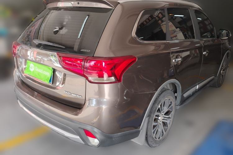 Used Mitsubishi Outlander 2016 2.4L 4x4 Elite Edition 5 Seats Rear Right 45 Deg