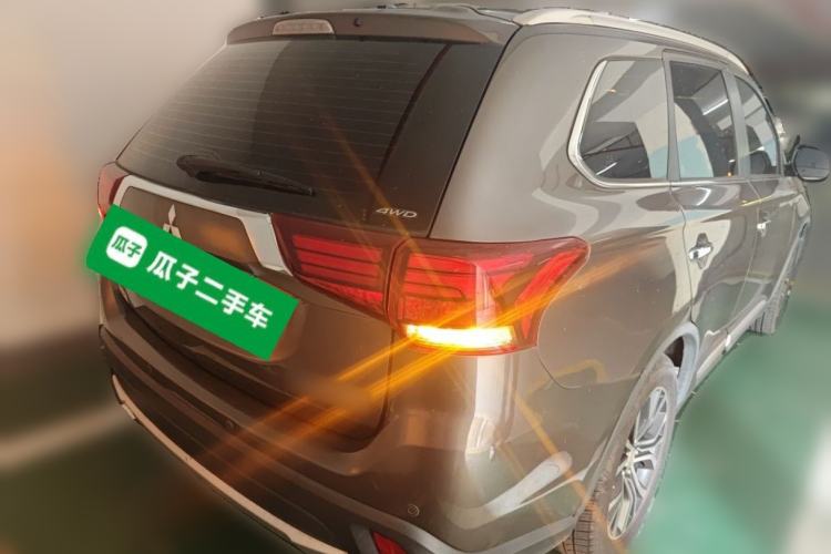 Used Mitsubishi Outlander 2016 2.4L 4x4 Elite Edition 5 Seats Rear Right 45 Deg