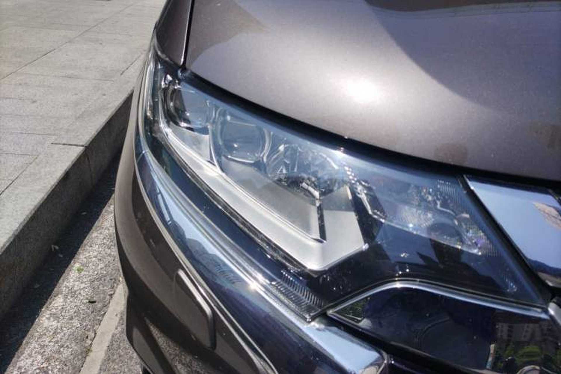 Used Mitsubishi Outlander 2016 2.4L 4x4 Luxury Edition 7-Seater Right Front Headlight