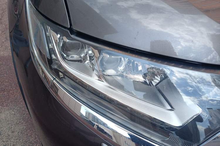 Used Mitsubishi Outlander 2016 2.4L 4x4 Elite Edition 5 Seats Right Front Headlight