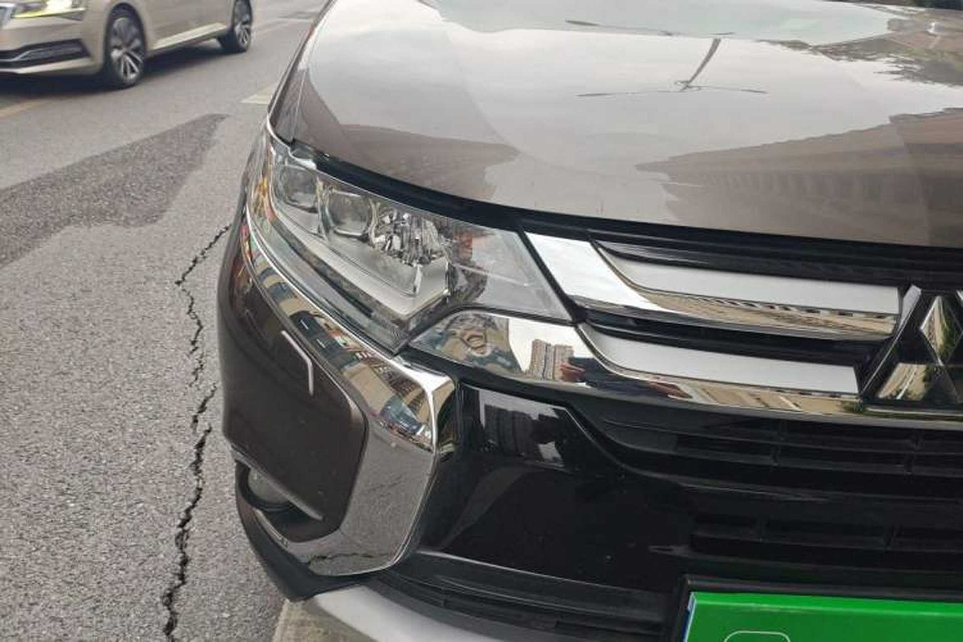 Used Mitsubishi Outlander 2016 2.4L 4x4 Flagship GT Edition 7 Seats Right Front Headlight