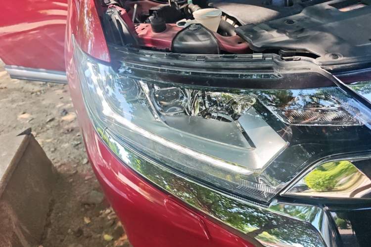 Used Mitsubishi Outlander 2016 2.4L 4x4 Elite Edition 5 Seats Right Front Headlight
