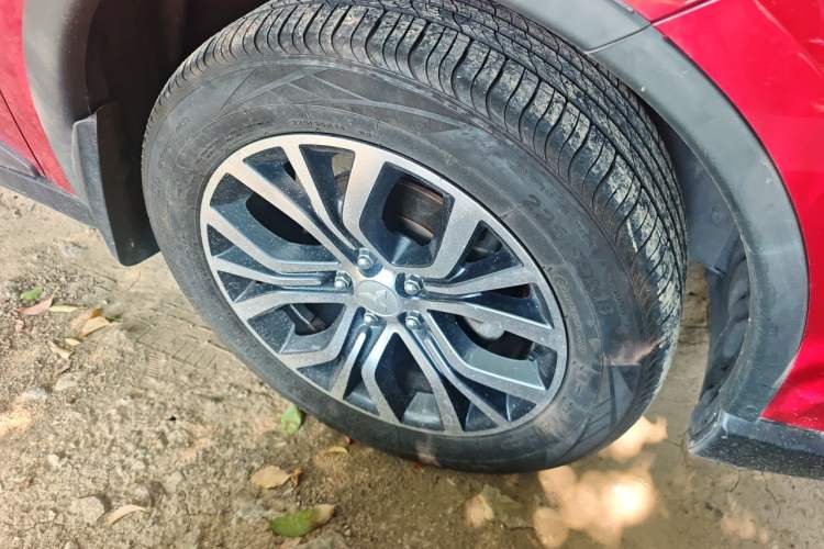 Used Mitsubishi Outlander 2016 2.4L 4x4 Elite Edition 5 Seats Right Front Wheel Hub