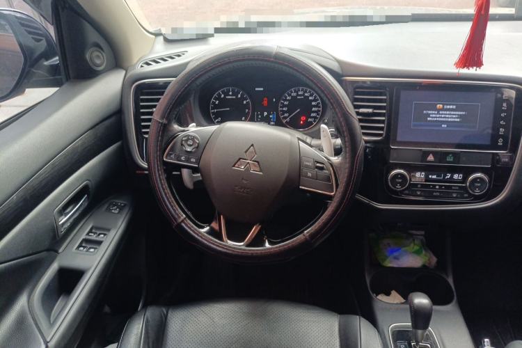 Used Mitsubishi Outlander 2016 2.4L 4x4 Elite Edition 5 Seats Steering Wheel