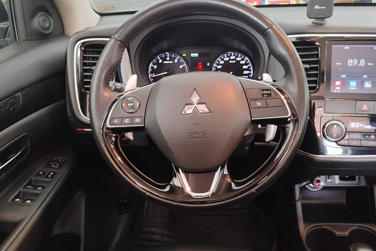 Used Mitsubishi Outlander 2016 2.4L 4x4 Elite Edition 5 Seats Steering Wheel