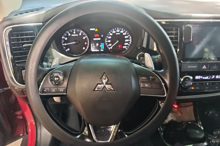 Used Mitsubishi Outlander 2016 2.4L 4x4 Elite Edition 5 Seats Steering Wheel