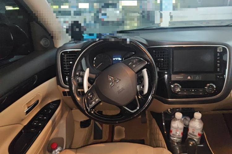 Used Mitsubishi Outlander 2016 2.4L 4x4 Elite Edition 5 Seats Steering Wheel