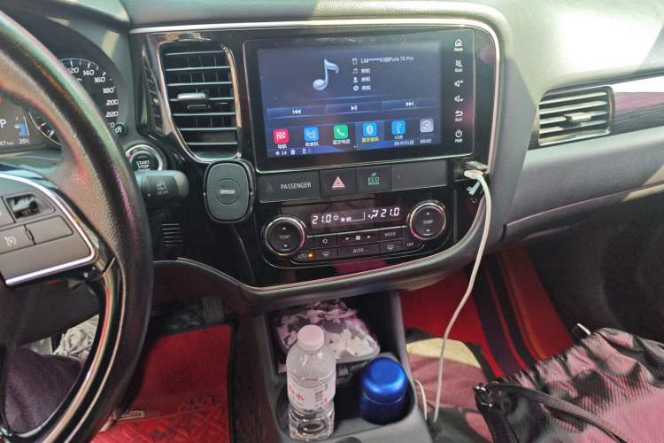 Used Mitsubishi Outlander 2016 2.4L 4x4 Elite Edition 5 Seats Audio And AC Panel