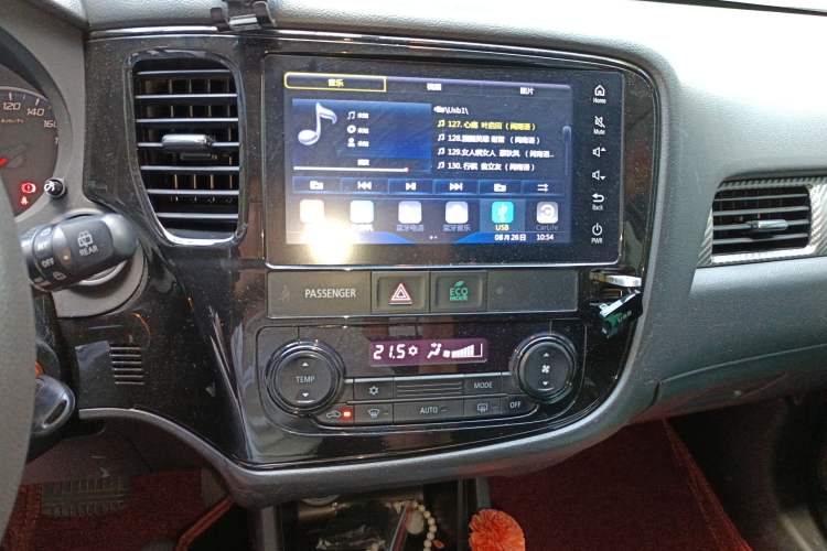 Used Mitsubishi Outlander 2016 2.0L Two-Wheel Drive Fashion Edition 5 Seats Audio And AC Panel