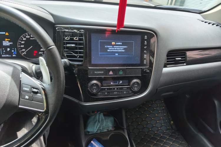 Used Mitsubishi Outlander 2016 2.4L 4x4 Elite Edition 5 Seats Audio And AC Panel