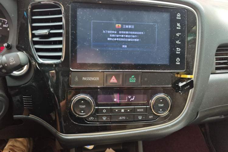 Used Mitsubishi Outlander 2016 2.4L 4x4 Elite Edition 5 Seats Audio And AC Panel
