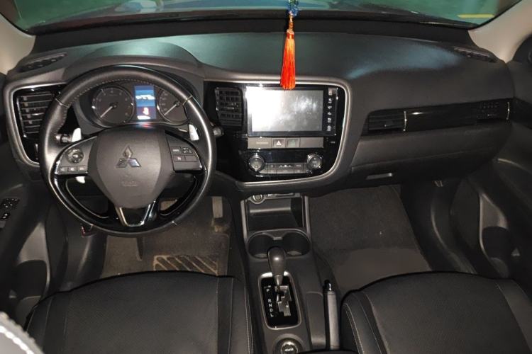 Used Mitsubishi Outlander 2016 2.4L 4x4 Elite Edition 5 Seats Center Console