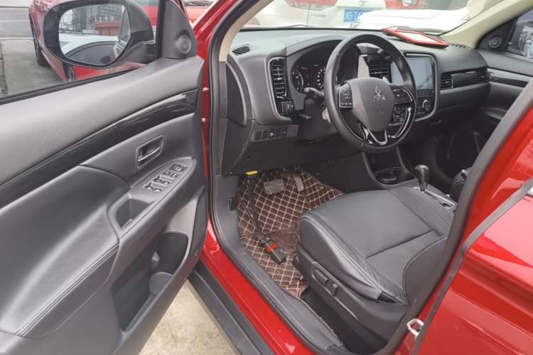 Used Mitsubishi Outlander 2016 2.4L 4x4 Elite Edition 5 Seats Driver Seat
