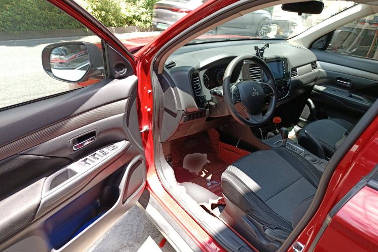 Used Mitsubishi Outlander 2016 2.0L Two-Wheel Drive Fashion Edition 5 Seats Driver Seat