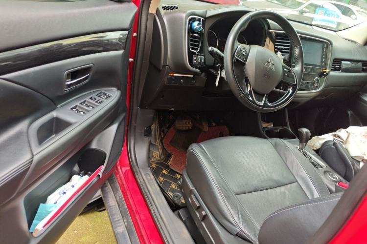 Used Mitsubishi Outlander 2016 2.4L 4x4 Elite Edition 5 Seats Driver Seat