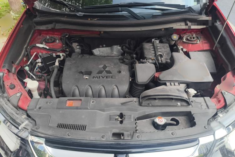 Used Mitsubishi Outlander 2016 2.4L 4x4 Elite Edition 5 Seats Engine Bay