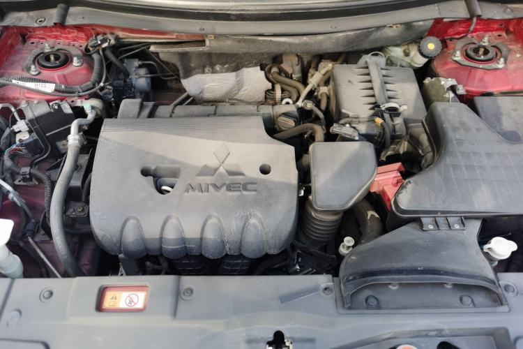 Used Mitsubishi Outlander 2016 2.4L 4x4 Luxury Edition 7-Seater Engine Bay