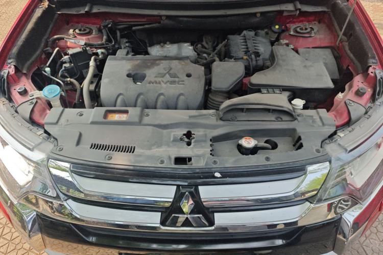 Used Mitsubishi Outlander 2016 2.4L 4x4 Elite Edition 5 Seats Engine Bay