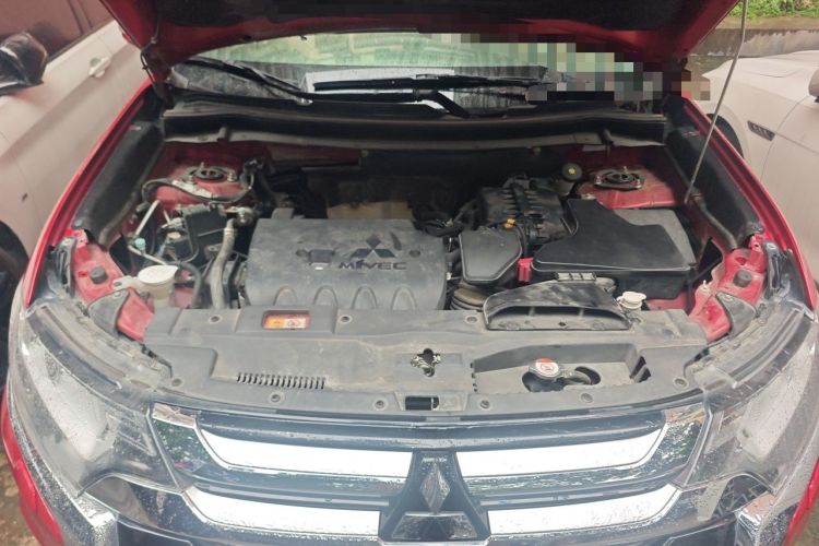 Used Mitsubishi Outlander 2016 2.4L 4x4 Elite Edition 5 Seats Engine Bay