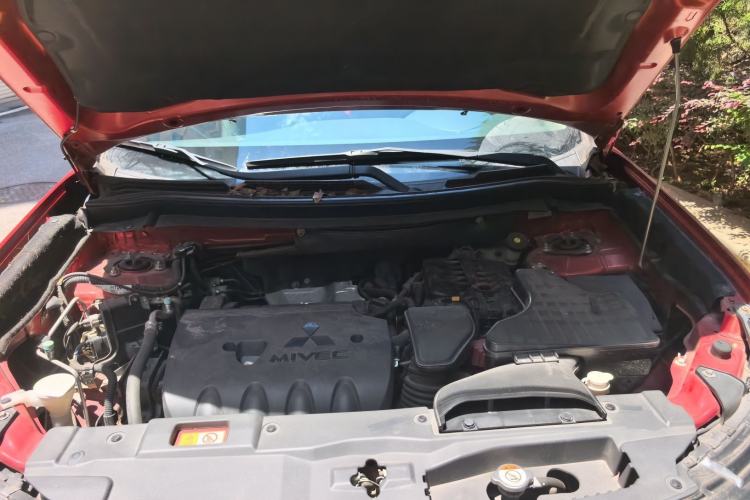 Used Mitsubishi Outlander 2016 2.4L 4x4 Elite Edition 5 Seats Engine Bay
