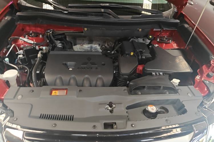 Used Mitsubishi Outlander 2016 2.4L 4x4 Elite Edition 5 Seats Engine Bay