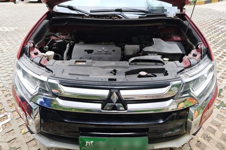 Used Mitsubishi Outlander 2016 2.4L 4x4 Luxury Edition 7-Seater Engine Bay