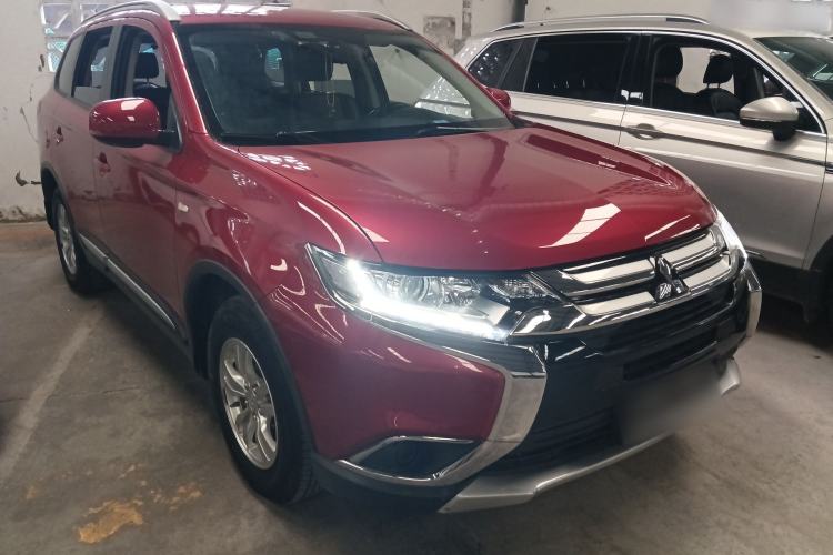 Used Mitsubishi Outlander 2016 2.0L Two-Wheel Drive Fashion Edition 5 Seats Exterior 1