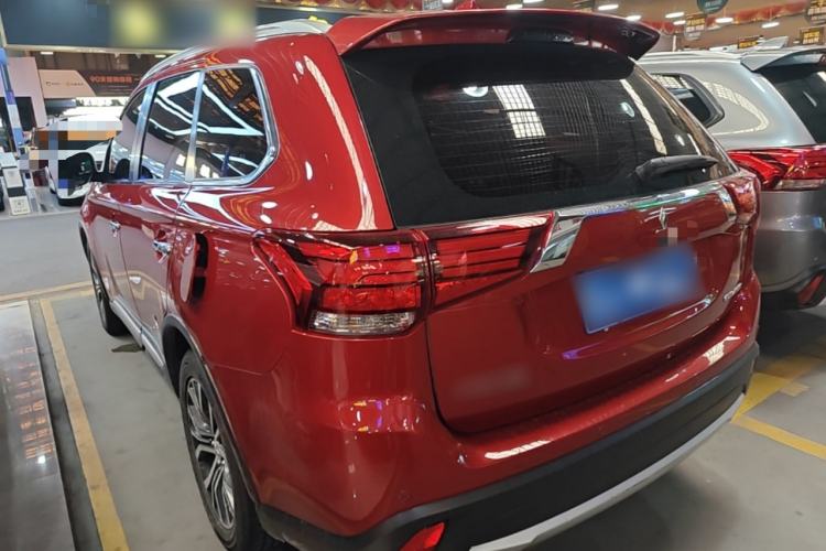 Used Mitsubishi Outlander 2016 2.4L 4x4 Elite Edition 5 Seats Exterior 2