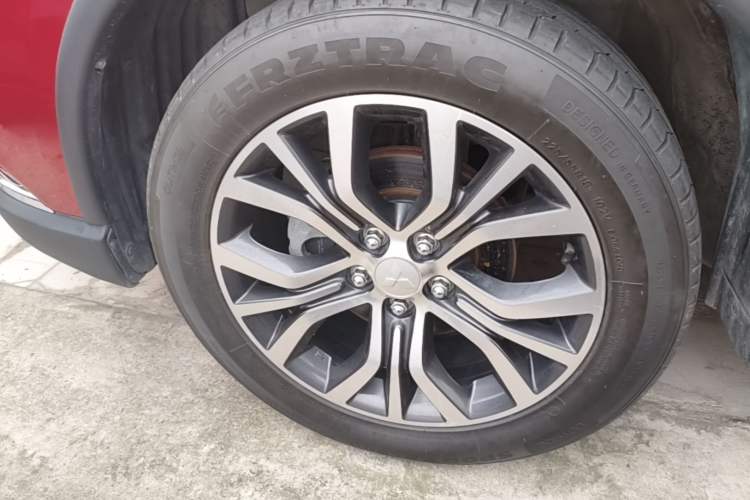 Used Mitsubishi Outlander 2016 2.4L 4x4 Elite Edition 5 Seats Exterior 4