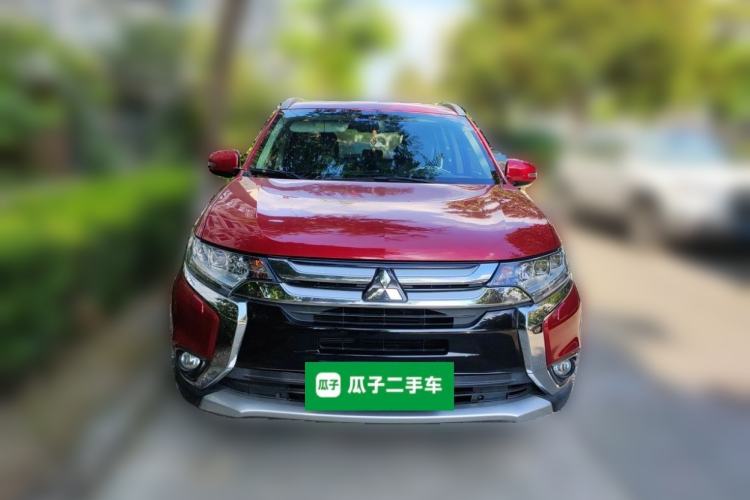 Used Mitsubishi Outlander 2016 2.4L 4x4 Luxury Edition 7-Seater Front