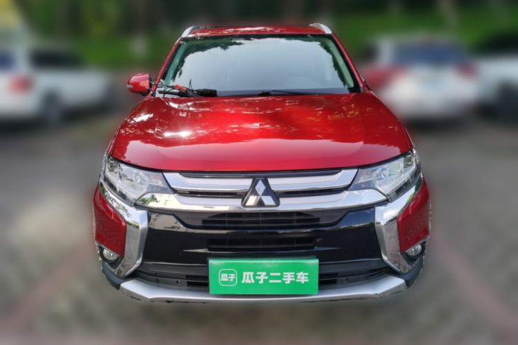 Used Mitsubishi Outlander 2016 2.4L 4x4 Luxury Edition 7-Seater Front