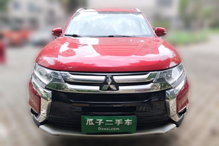 Used Mitsubishi Outlander 2016 2.4L 4x4 Luxury Edition 7-Seater Front
