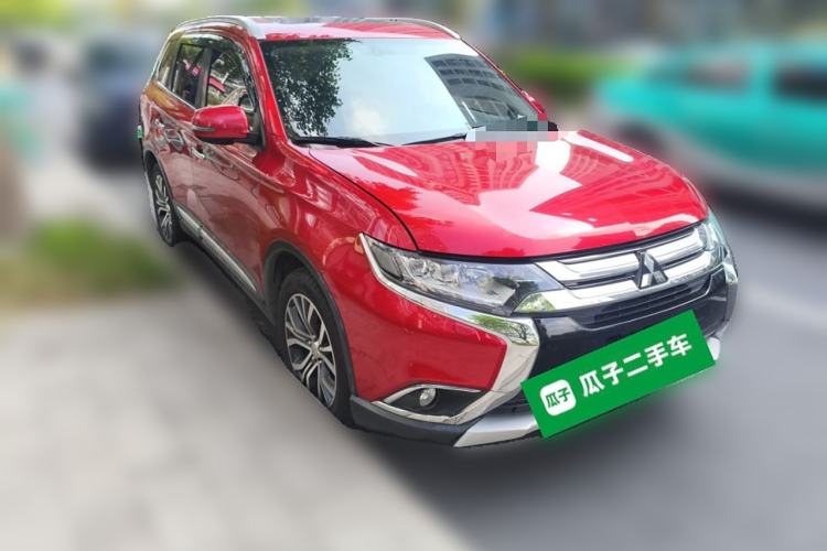Used Mitsubishi Outlander 2016 2.4L 4x4 Elite Edition 5 Seats Front Right 45 Deg