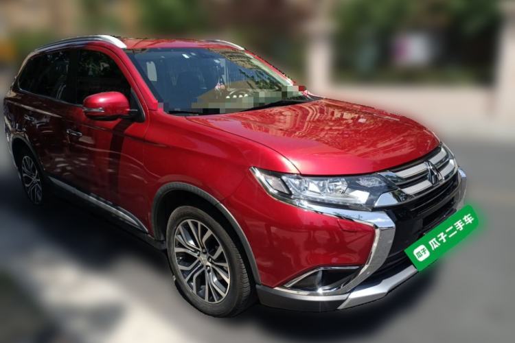 Used Mitsubishi Outlander 2016 2.4L 4x4 Elite Edition 5 Seats Front Right 45 Deg