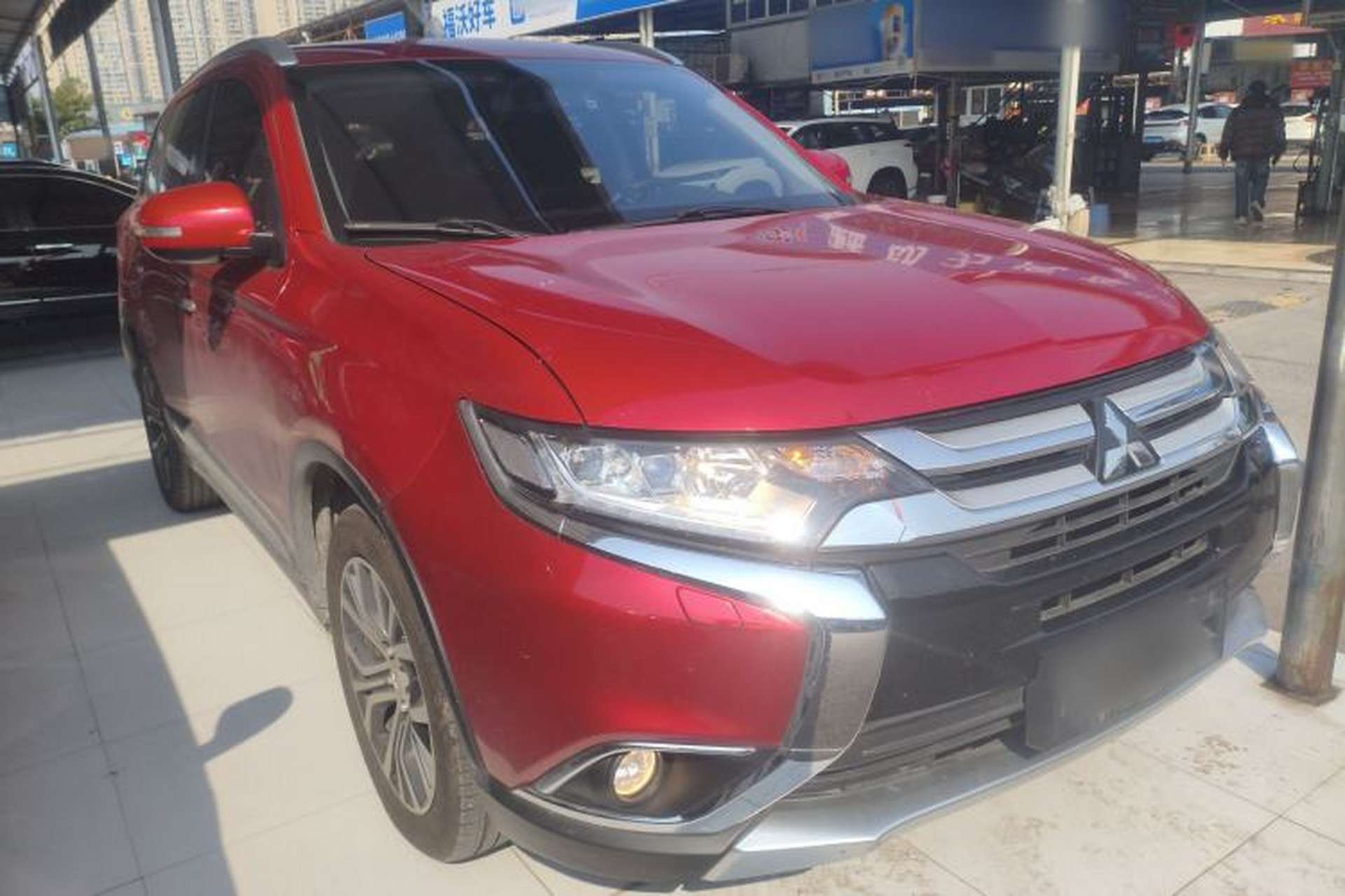 Used Mitsubishi Outlander 2016 2.4L 4x4 Elite Edition 5 Seats Front Right 45 Deg