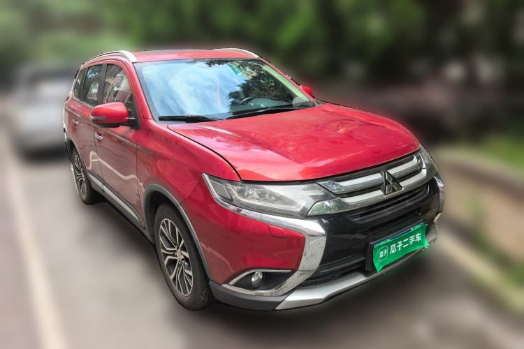 Used Mitsubishi Outlander 2016 2.4L 4x4 Elite Edition 5 Seats Front Right 45 Deg