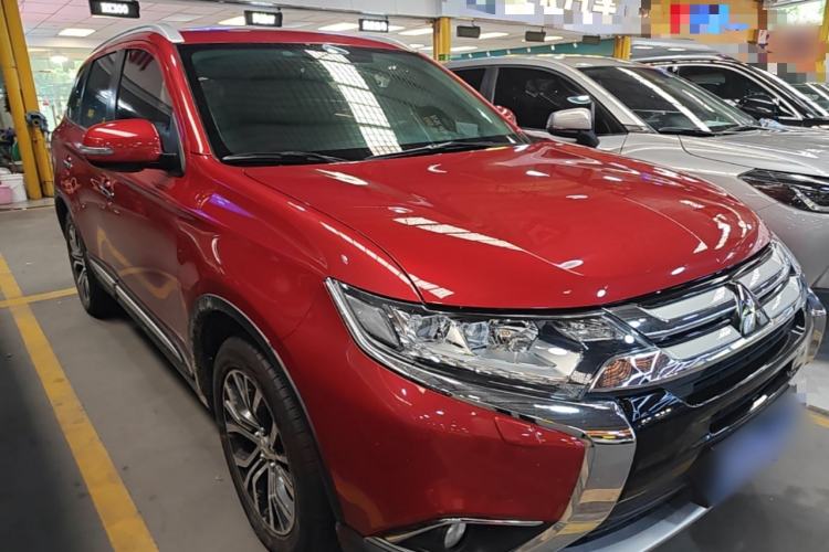 Used Mitsubishi Outlander 2016 2.4L 4x4 Elite Edition 5 Seats Front Right 45 Deg