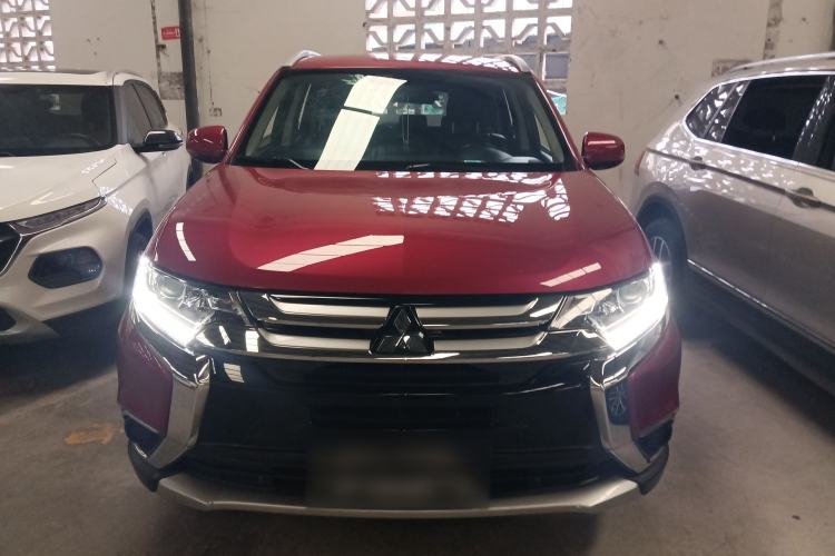 Used Mitsubishi Outlander 2016 2.0L Two-Wheel Drive Fashion Edition 5 Seats Front
