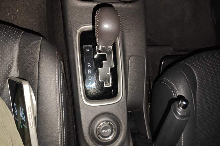 Used Mitsubishi Outlander 2016 2.4L 4x4 Elite Edition 5 Seats Gear Lever